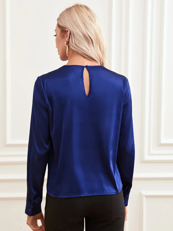 Women’s Privé Solid Top – Chain Detail Keyhole Neckline