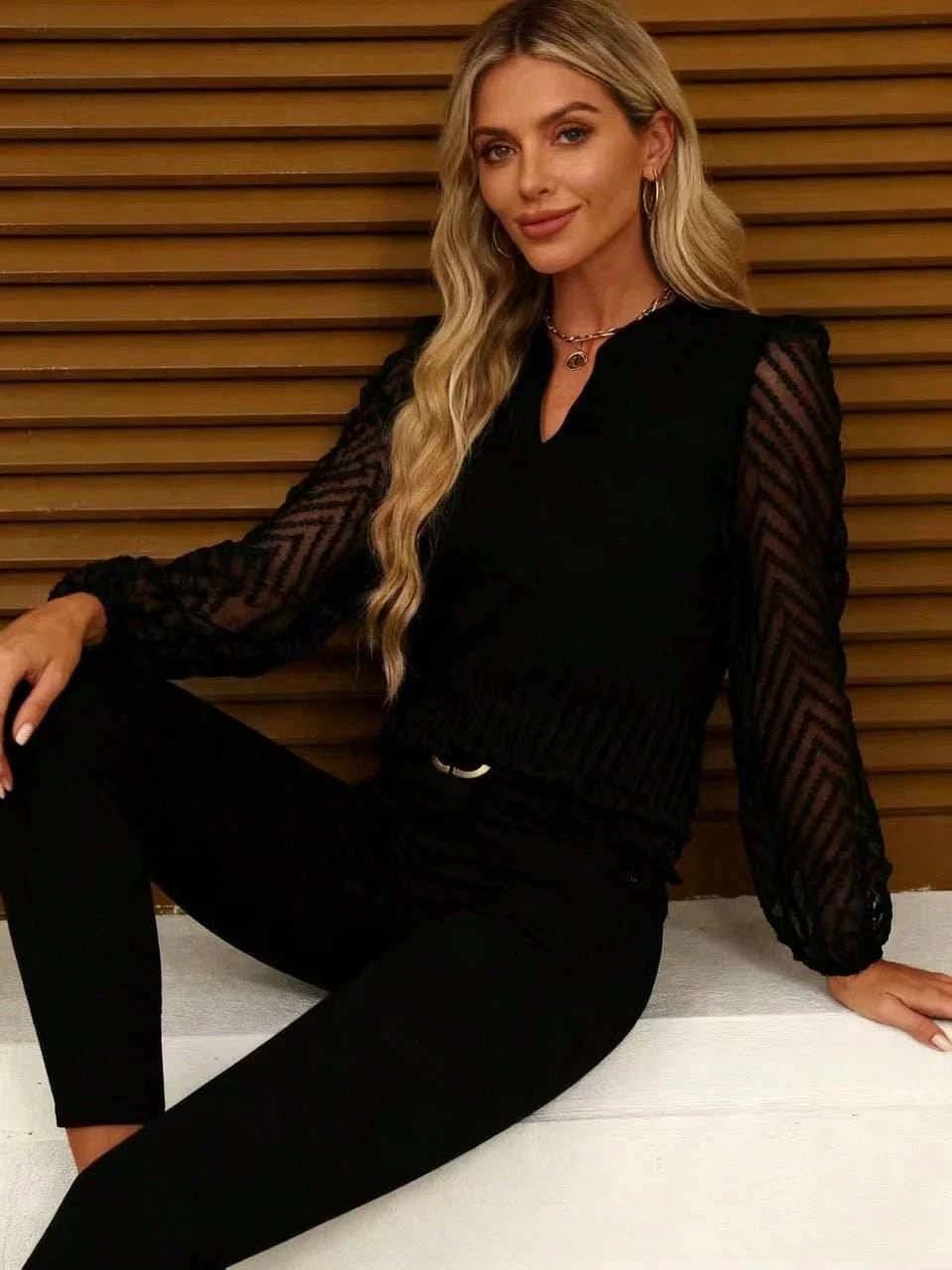 Women’s Minimalist Solid Color V-Neck Top