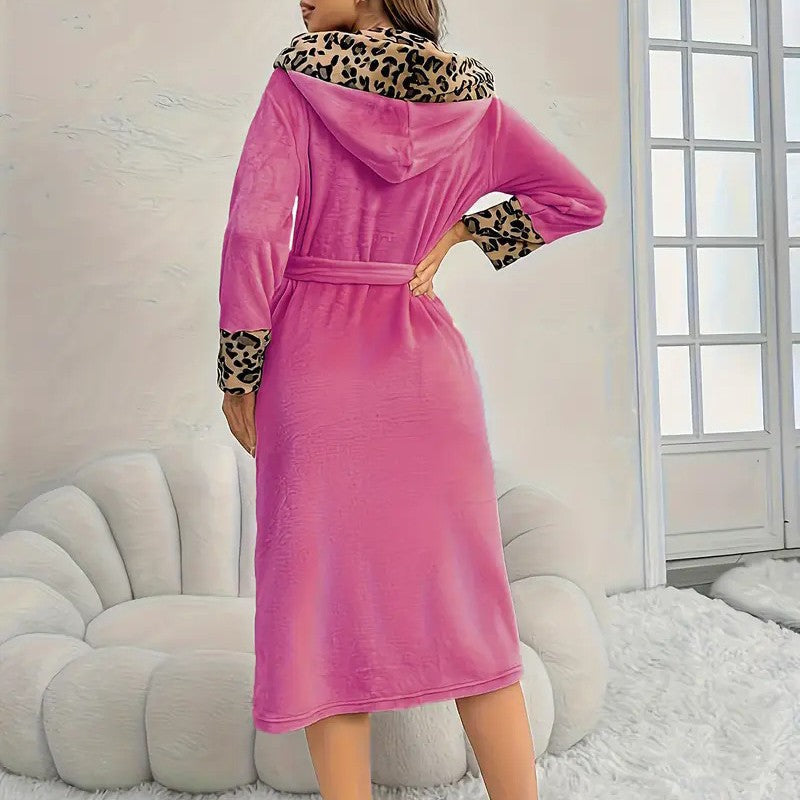 ISLA™ - Cozy Leopard Bathrobe